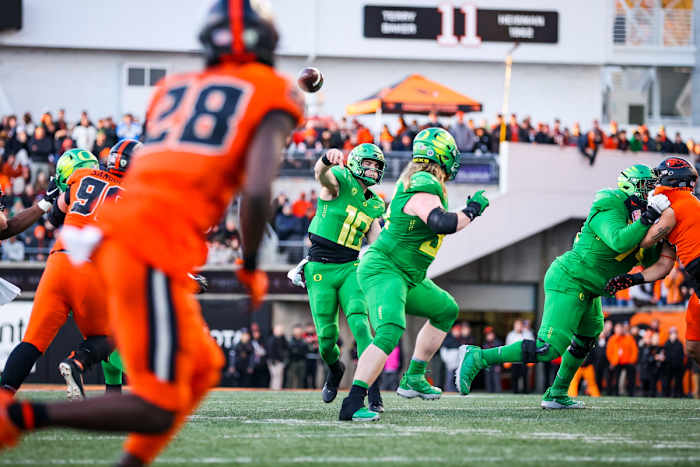 Oregon Ducks quarterback Bo Nix throws a pass against the Oregon State Beavers in 2022.